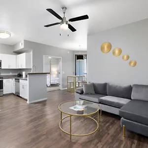 Apartment Luxury Mountain View 2br With Balcony Located In, Scottsdale