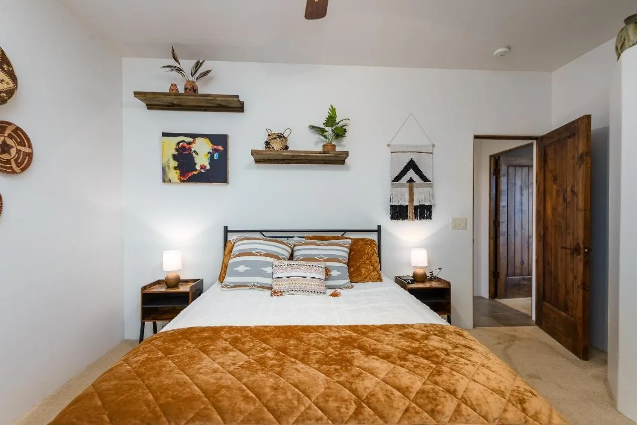 Four-Bedroom House Scottsdale