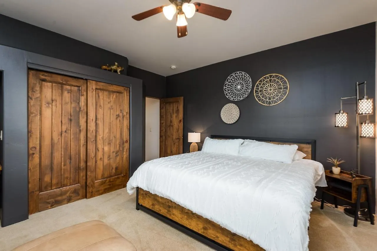 Holiday home Four-Bedroom House Scottsdale