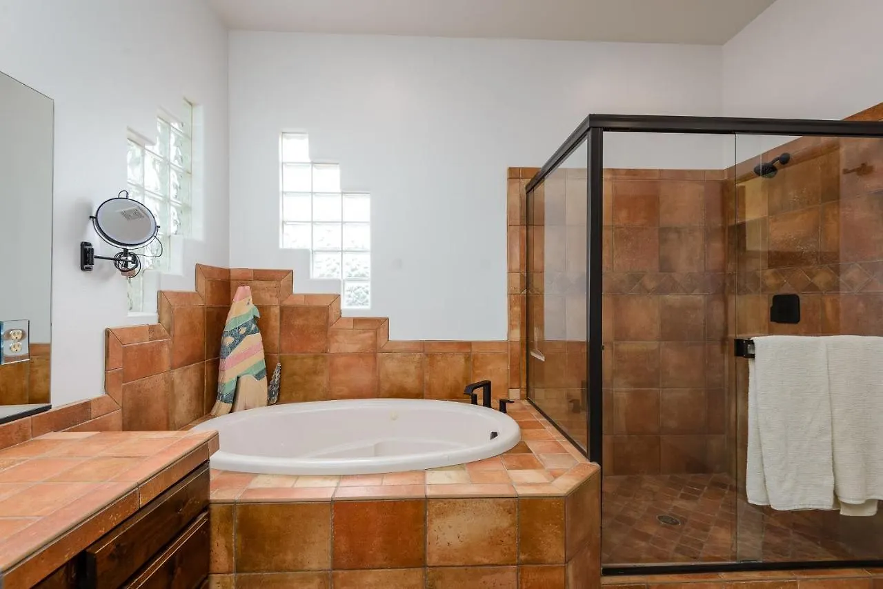 Four-Bedroom House Scottsdale Holiday home