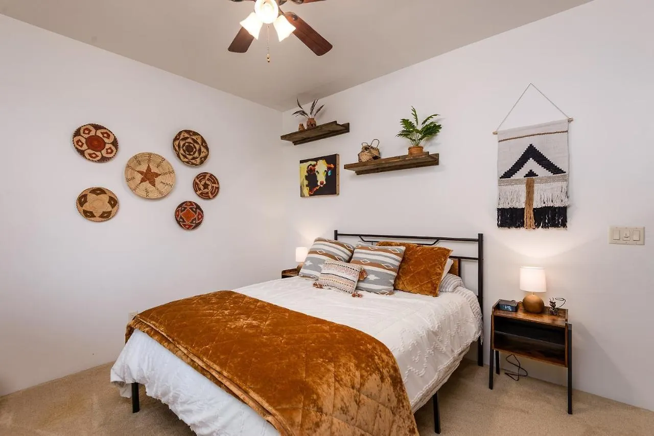 Four-Bedroom House Scottsdale 0*,